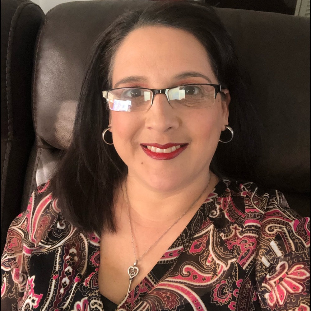 Meet your Posher, Lorie